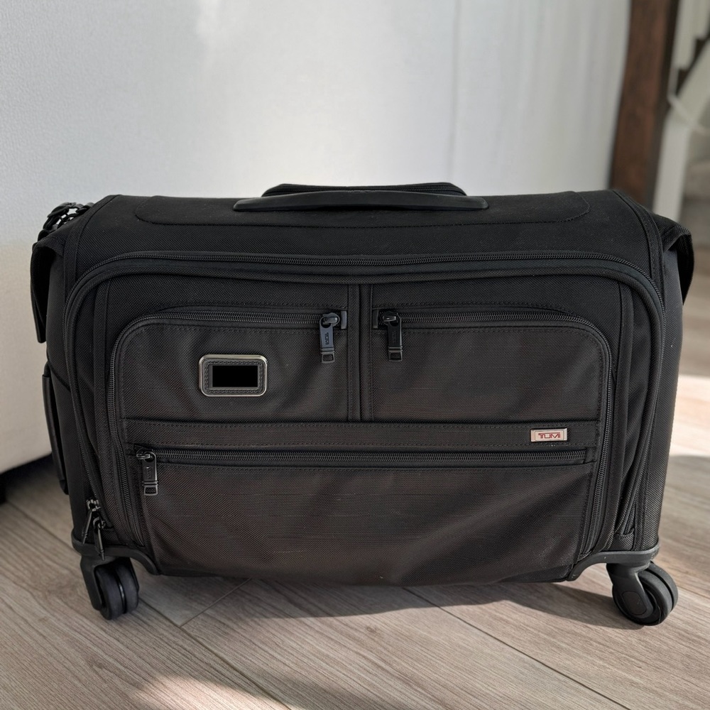 Tumi Alpha Garment 4 Wheeled Carry-On - Includes 4 Free Tumi hangers! Brand New!